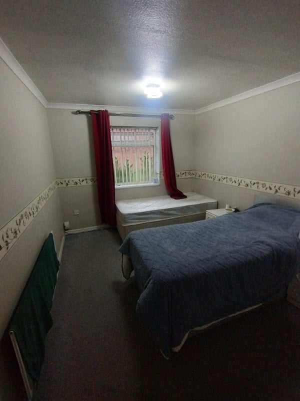 Room Whitmore Way in Basildon