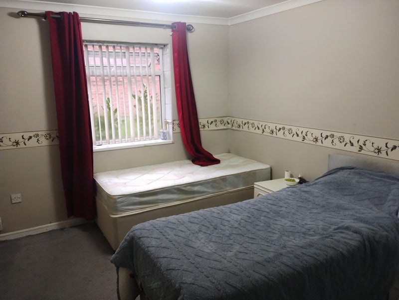 Room Whitmore Way in Basildon