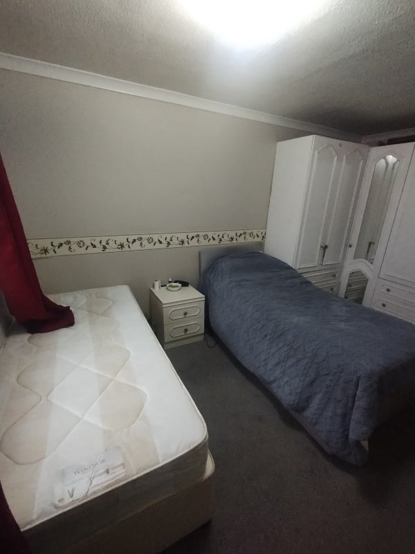 Room Whitmore Way in Basildon