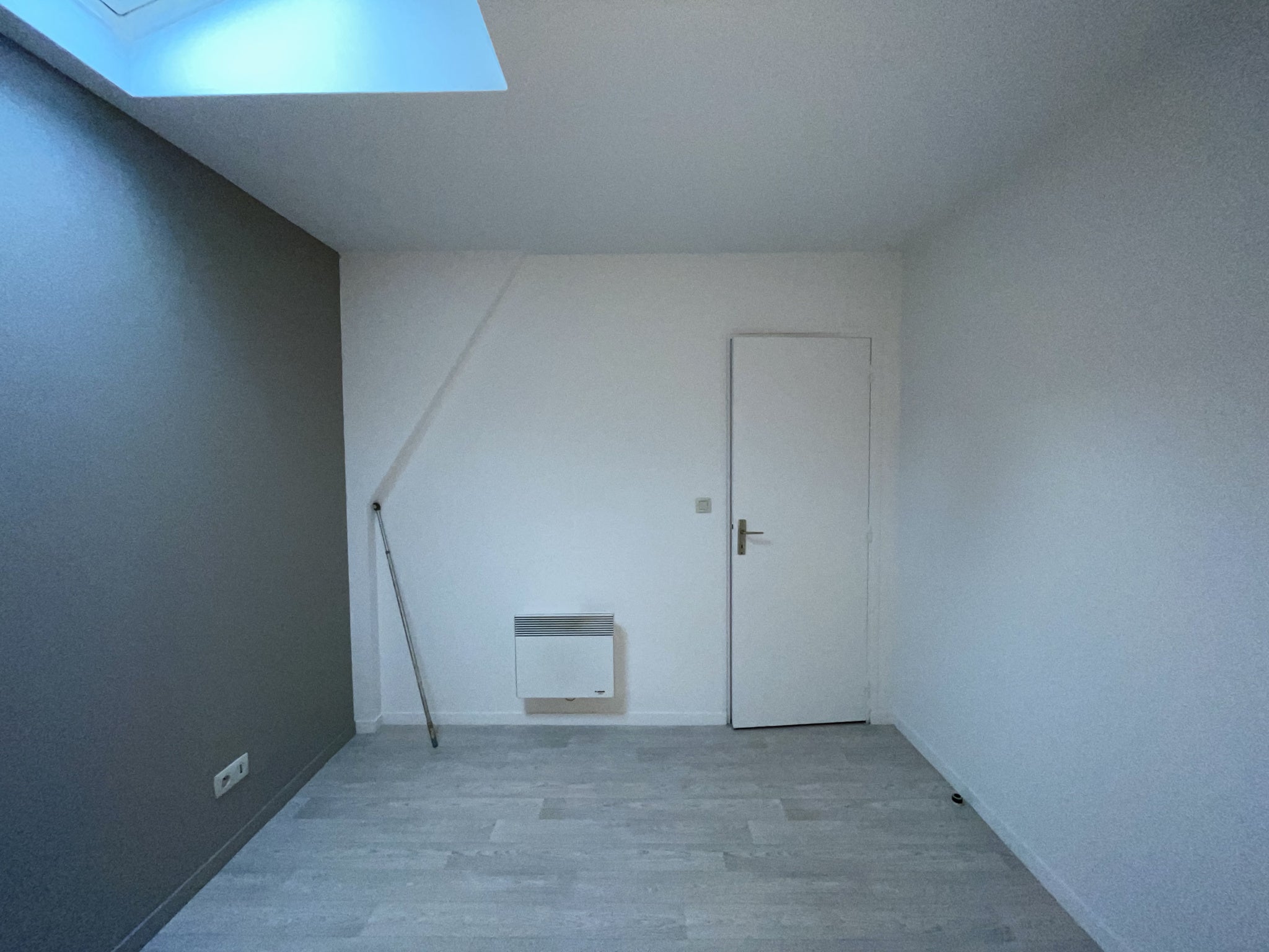 Flat Rond-Point Parking Gare in Abbeville