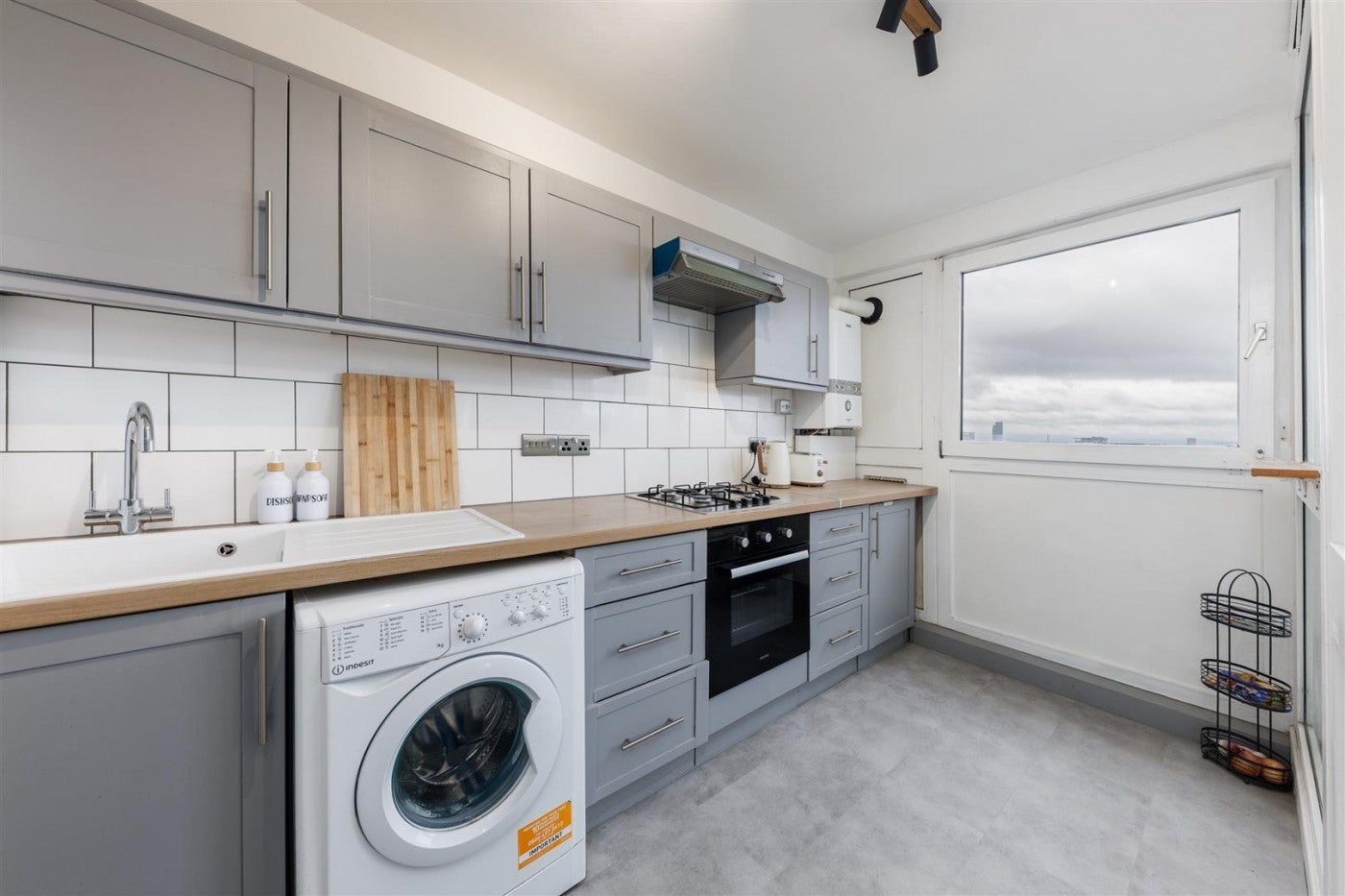 Flat Bigland Street in Greater London