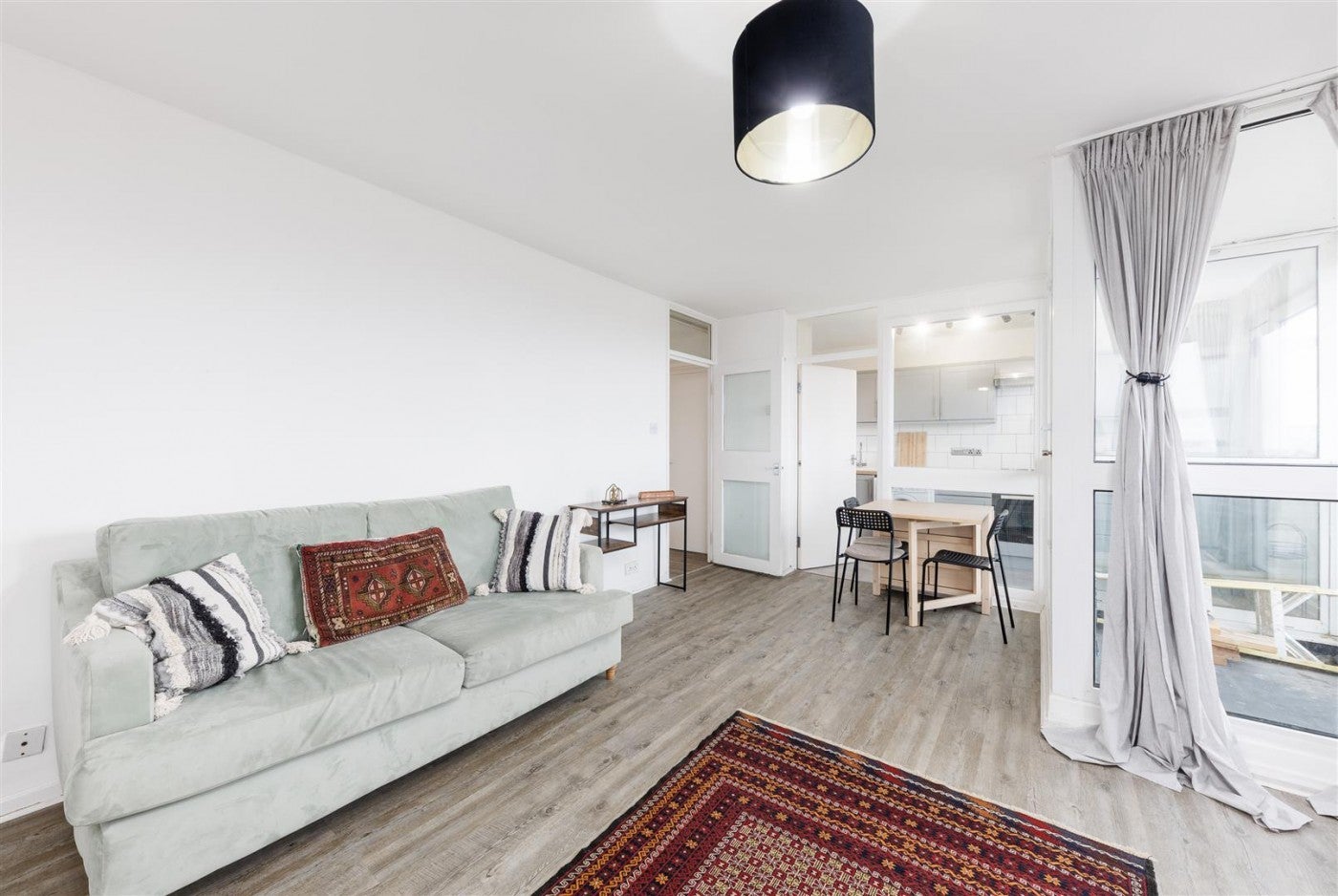 Flat Bigland Street in Greater London
