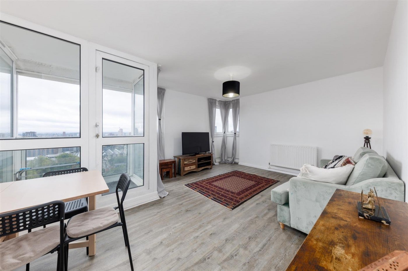 Flat Bigland Street in Greater London