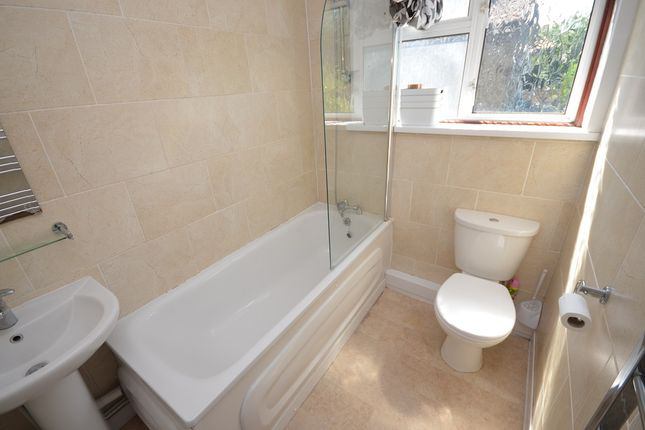 Room Crescent Road in Greater London