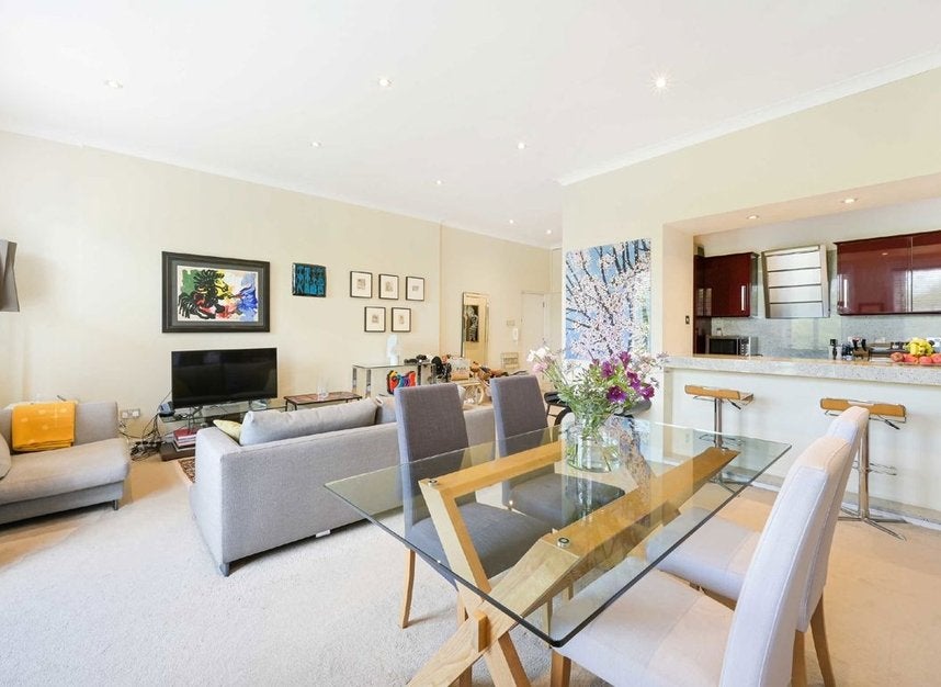 Flat Campden Hill in Greater London