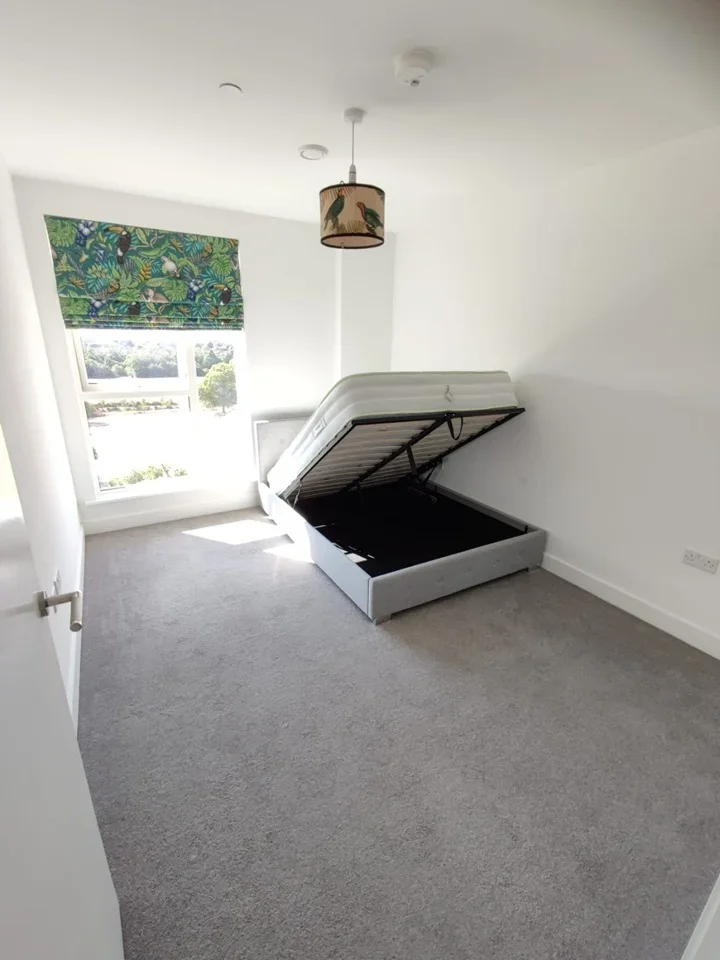 Room Civic Street in Greater London