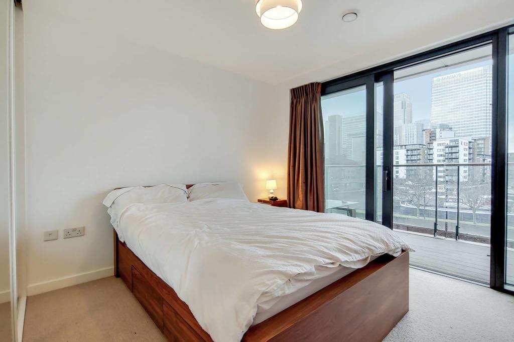 Flat Larkwood Avenue in Greater London