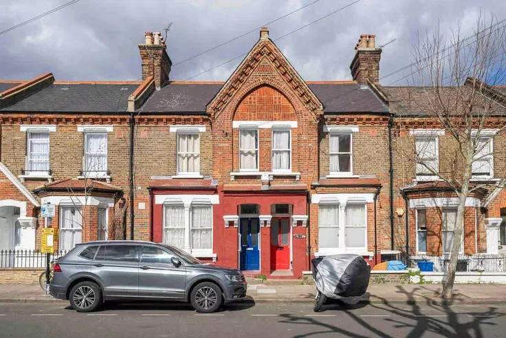 Flat Dunraven Road in Greater London