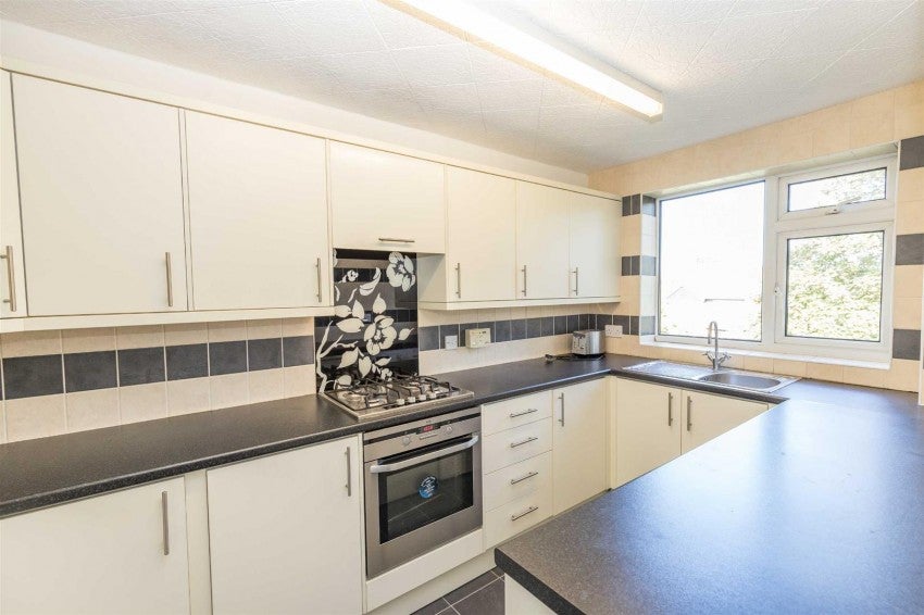 Flat Rookfield Court in Trafford
