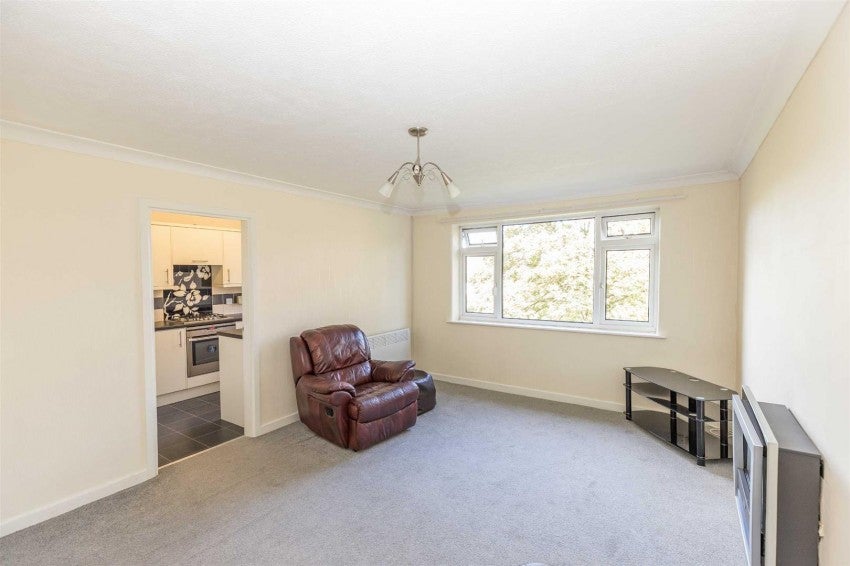 Flat Rookfield Court in Trafford