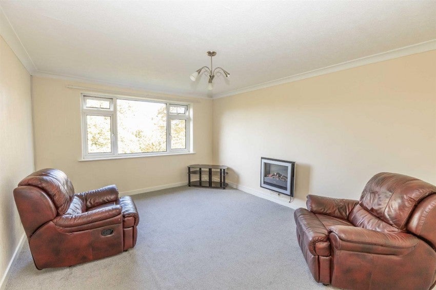 Flat Rookfield Court in Trafford