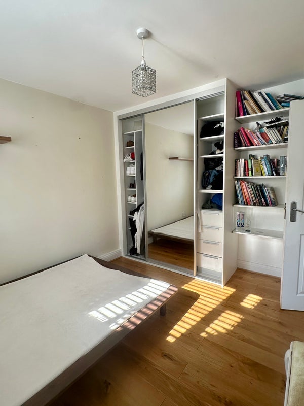 Room Downs Avenue in Greater London
