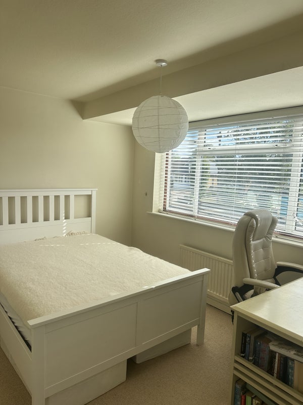 Room Downs Avenue in Greater London
