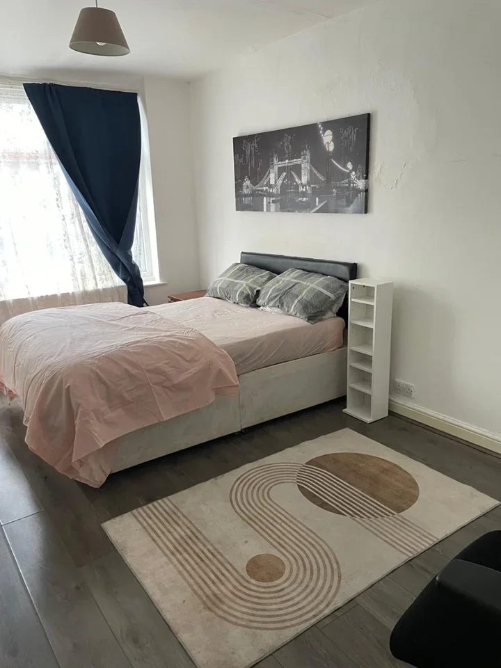 Room Silverleigh Road in Greater London