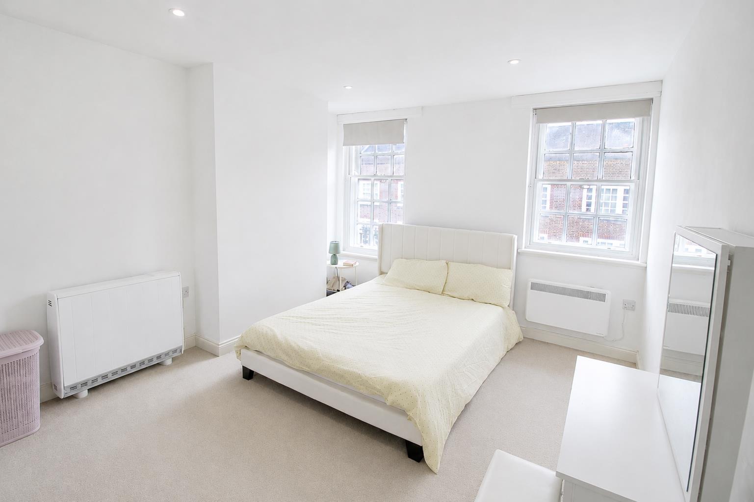Flat Crendon Street in High Wycombe