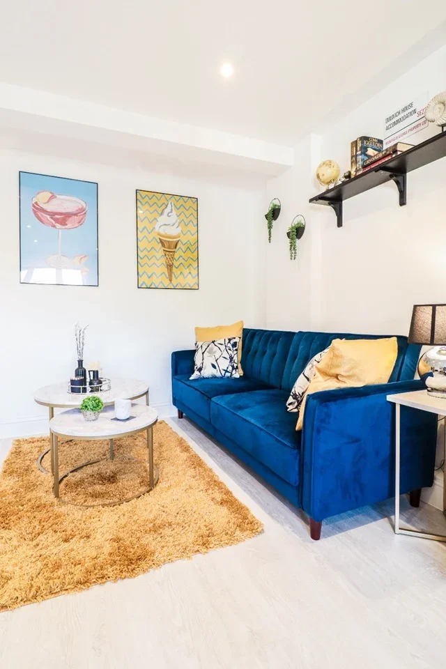 Flat Dog Kennel Hill in Greater London