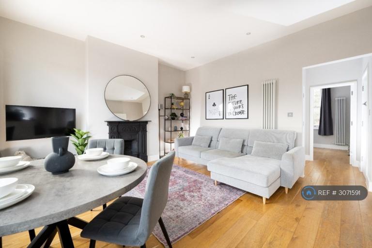 Flat Devonshire Road in Greater London