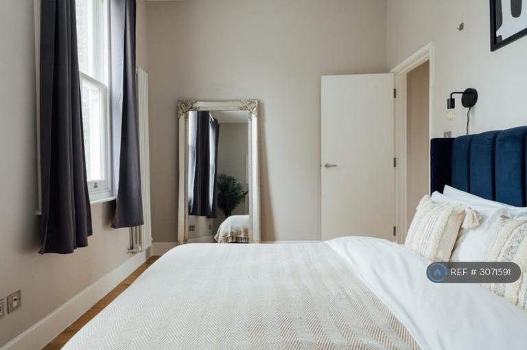Flat Devonshire Road in Greater London