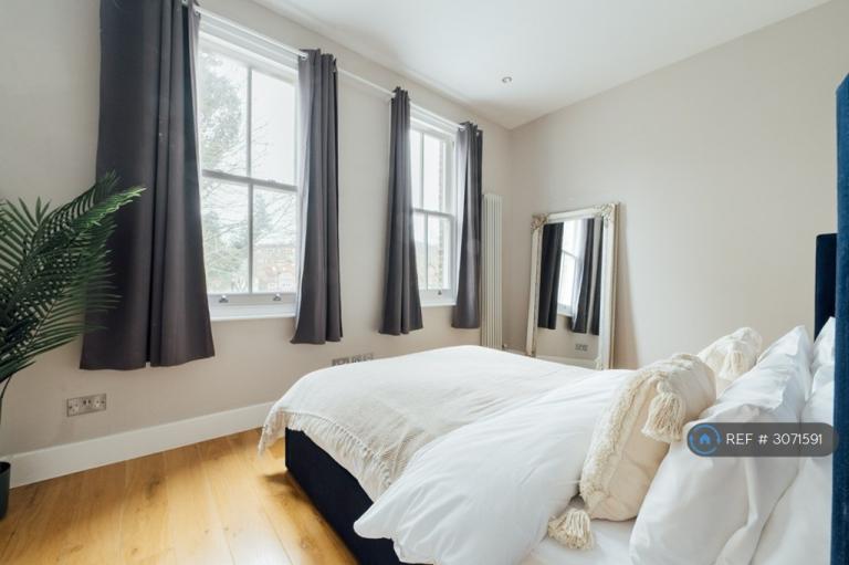 Flat Devonshire Road in Greater London