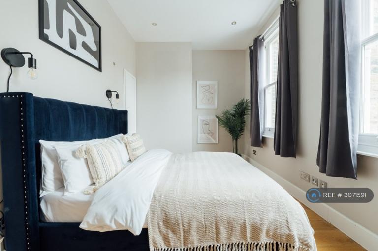Flat Devonshire Road in Greater London