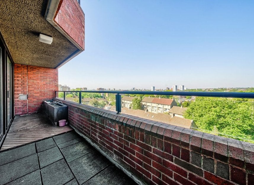 Flat Finchley Road in Greater London