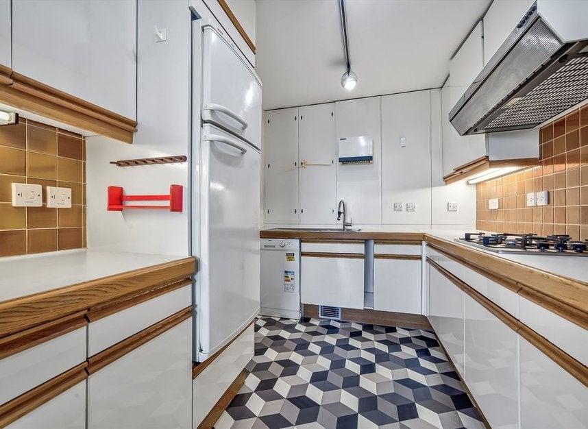 Flat Finchley Road in Greater London