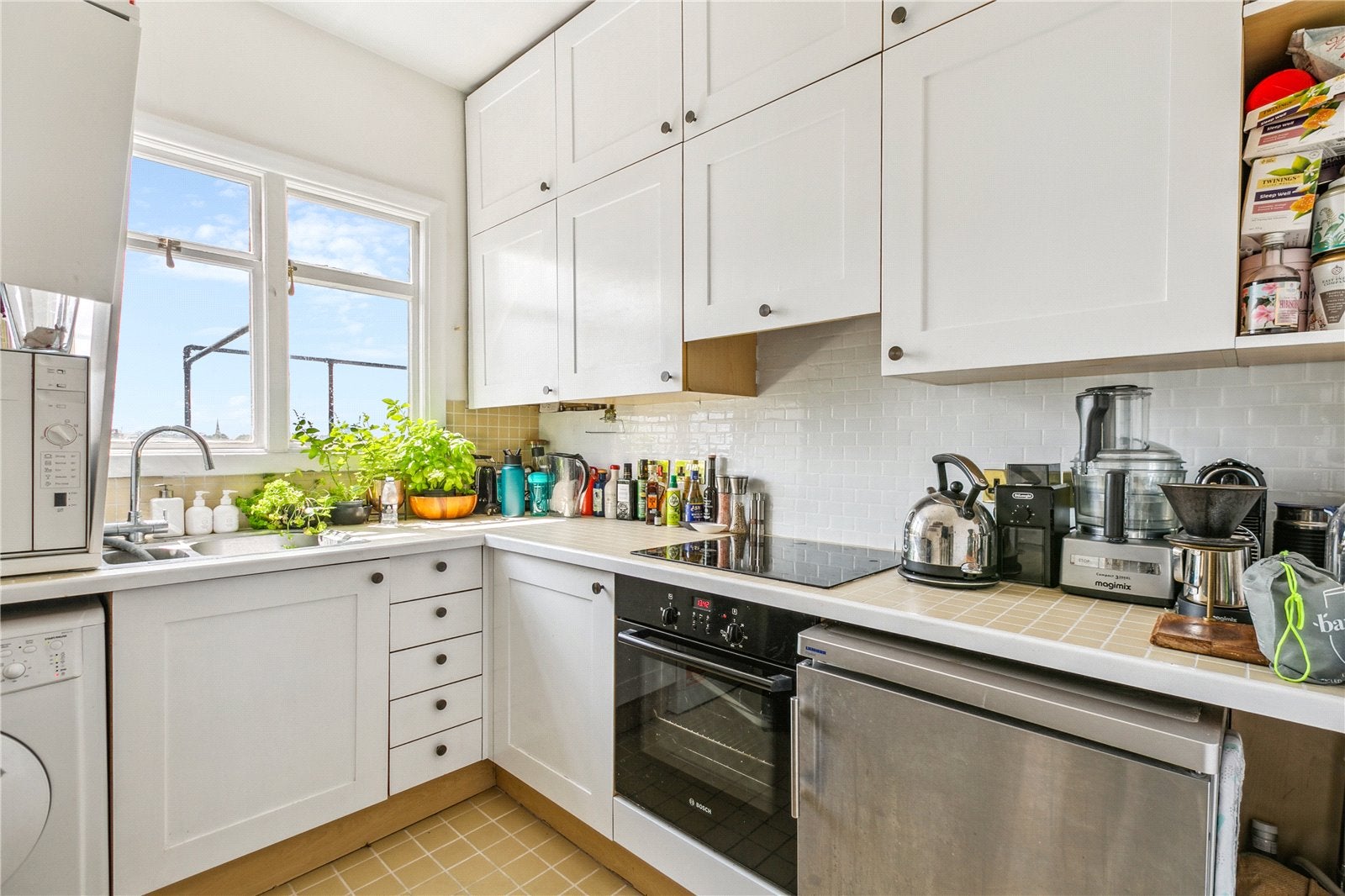 Flat Lennox Gardens in Greater London