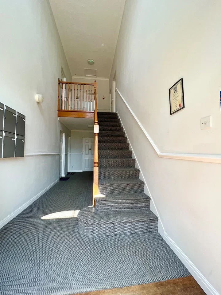 Flat Reading Road in Rushmoor