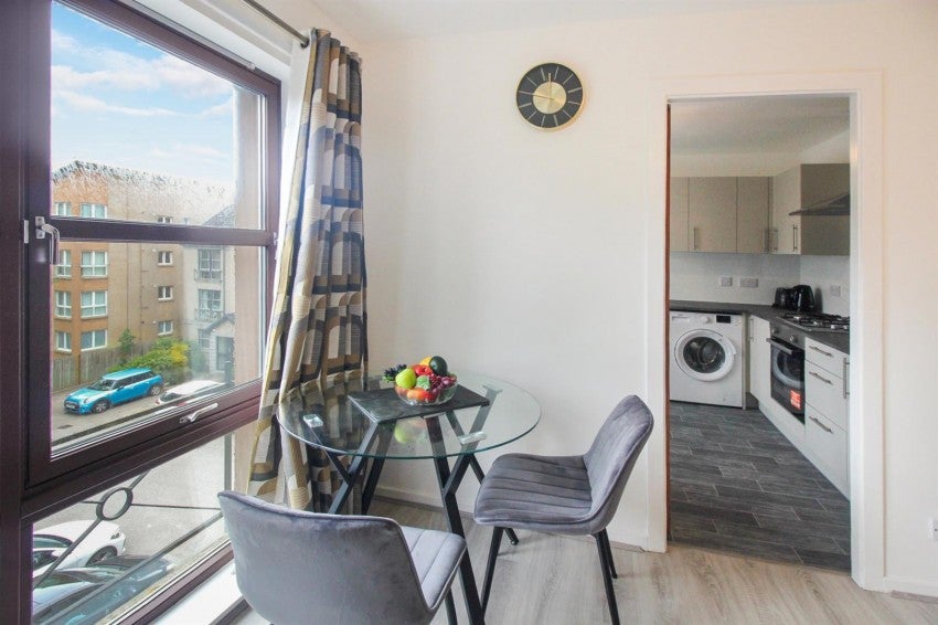 Flat Roslin Place in Aberdeen City