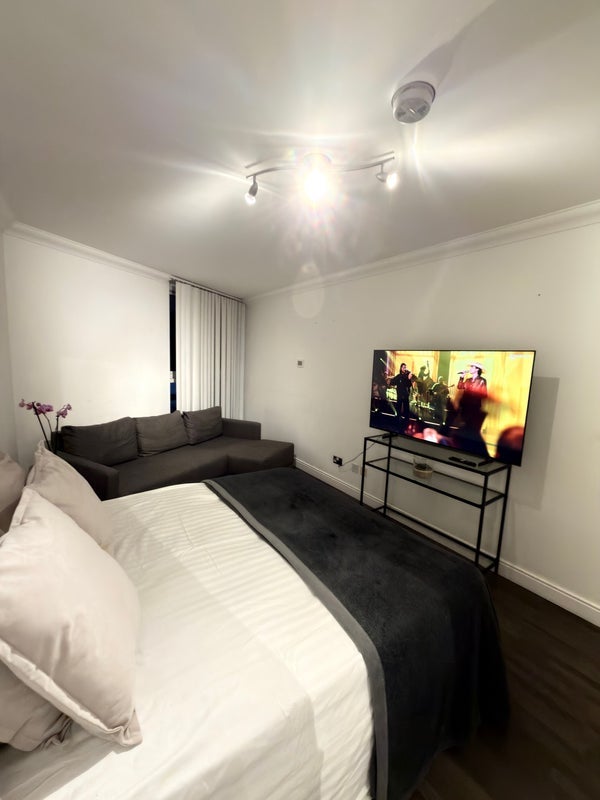 Room Hull Place in Greater London