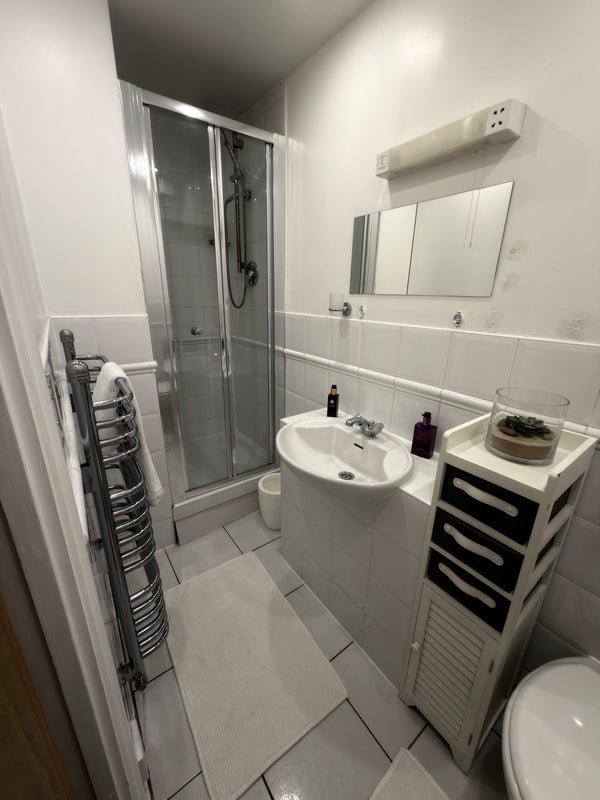 Room Hull Place in Greater London