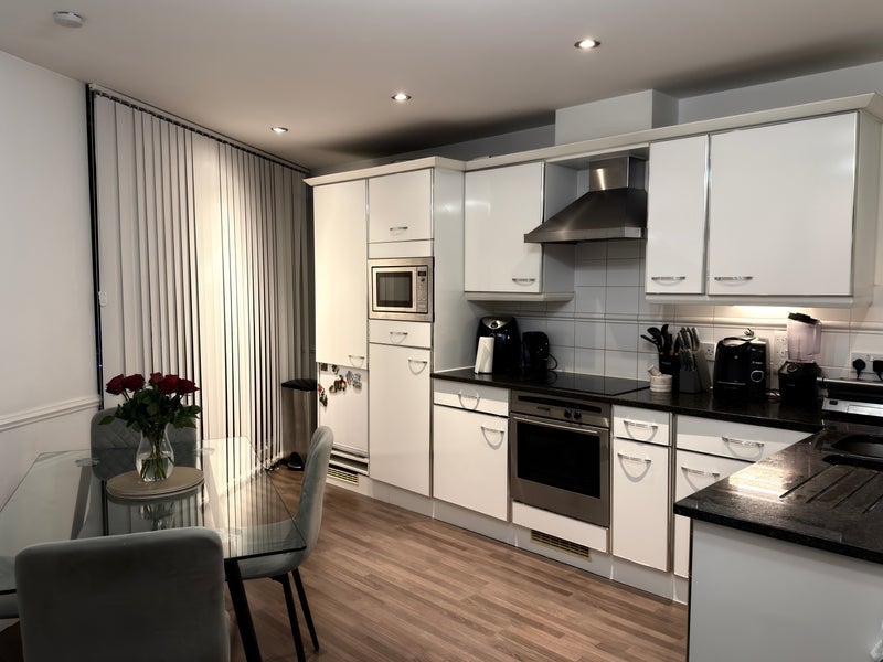 Room Hull Place in Greater London