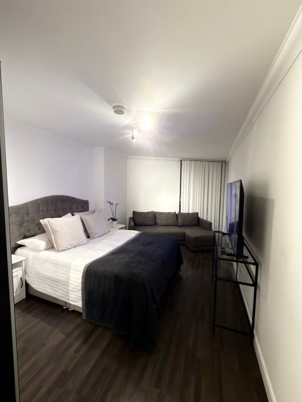 Room Hull Place in Greater London