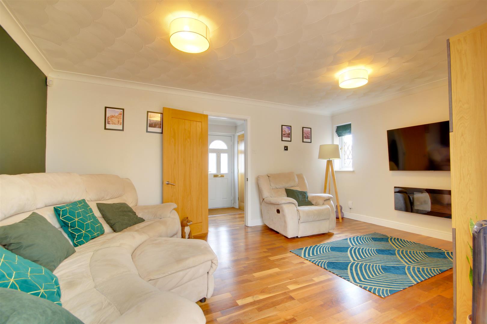 House Dovey Close in Huntingdonshire