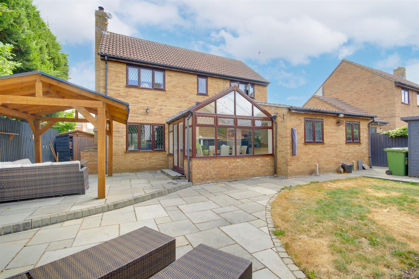House Dovey Close in Huntingdonshire