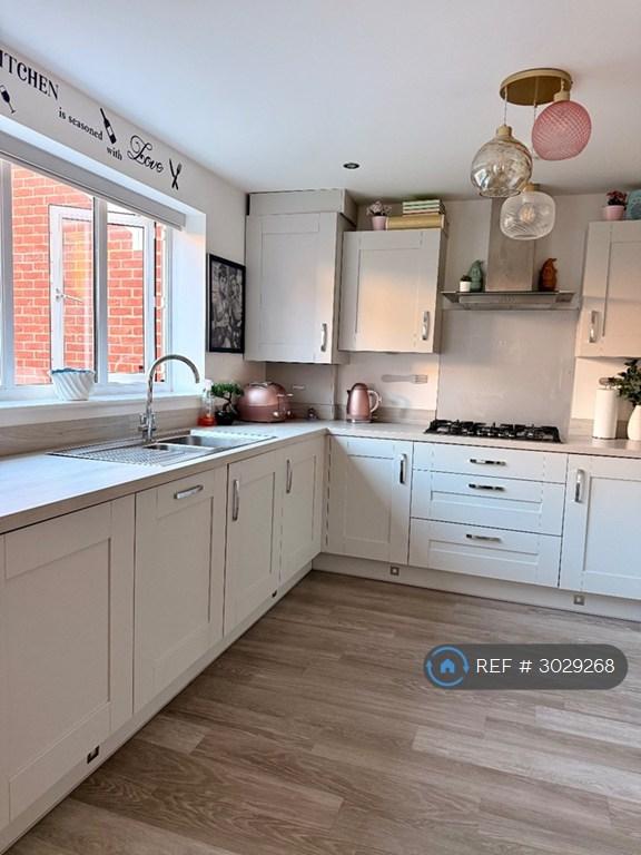 Room Plough Close in Hoo St. Werburgh