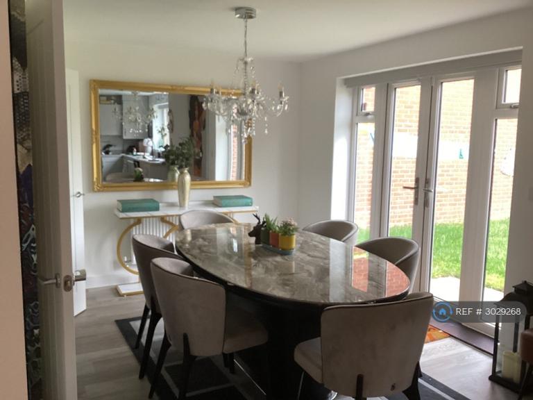 Room Plough Close in Hoo St. Werburgh