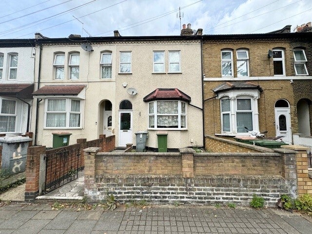 House Chobham Road in Greater London