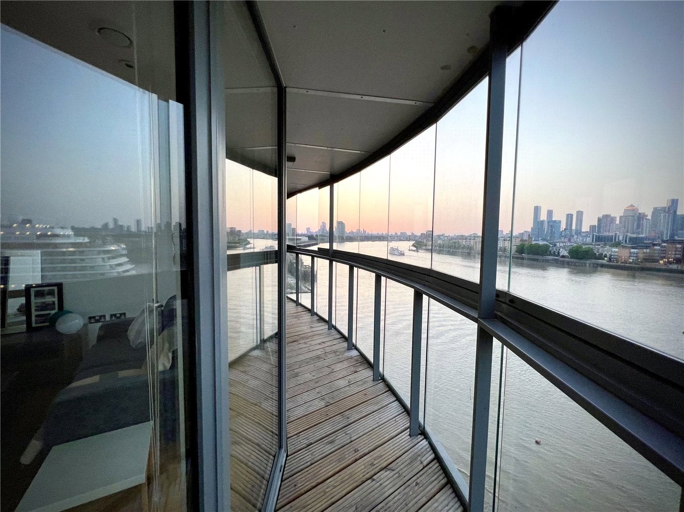 Flat Dreadnought Walk in Greater London