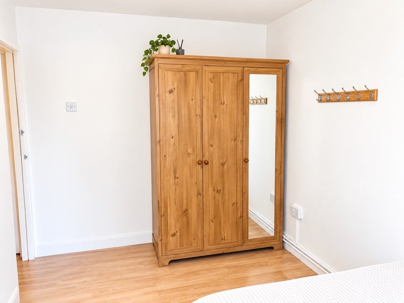 Room Ravens Way in Greater London