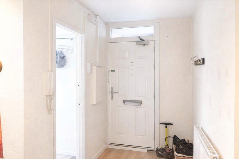 Room Ravens Way in Greater London