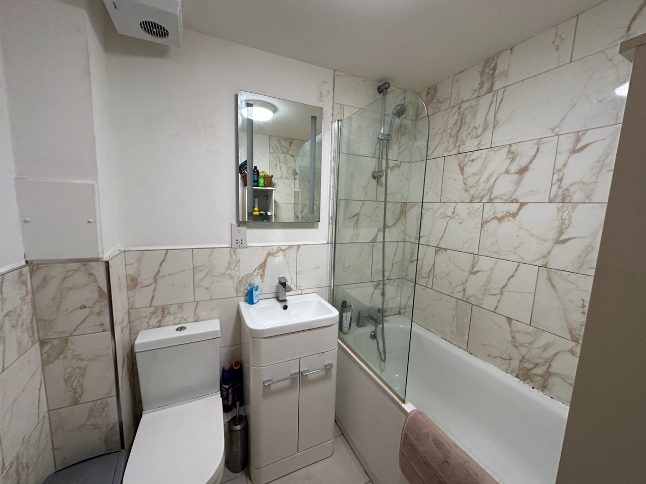 Room St. Davids Square in Greater London