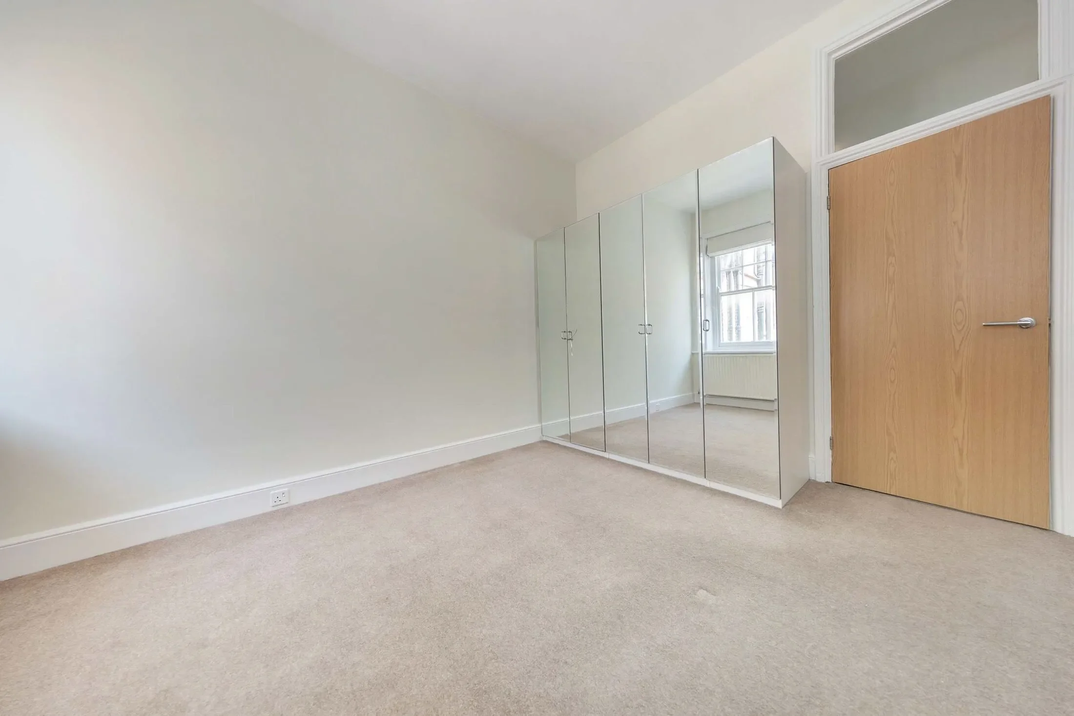 Flat Warriner Gardens in Greater London
