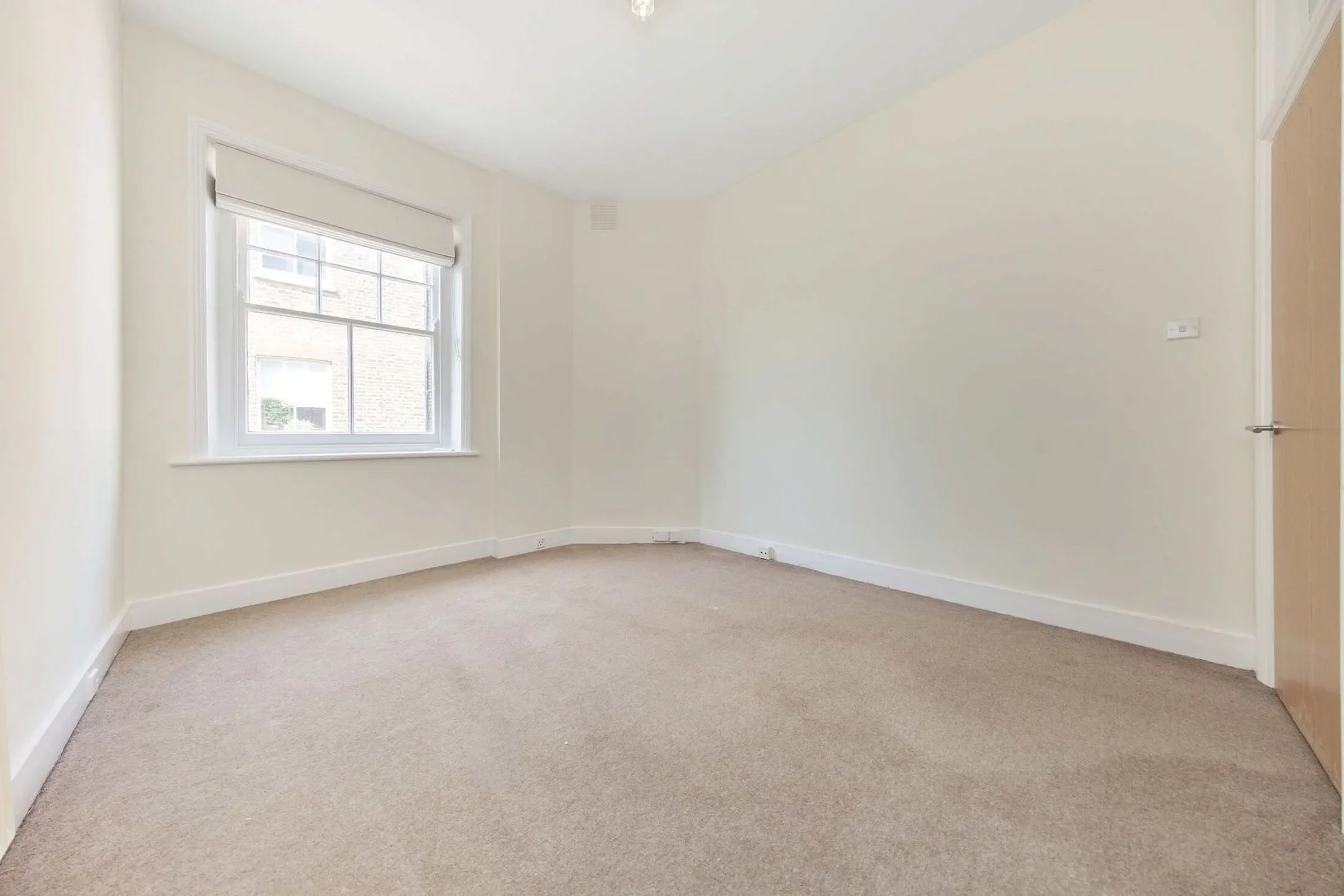 Flat Warriner Gardens in Greater London