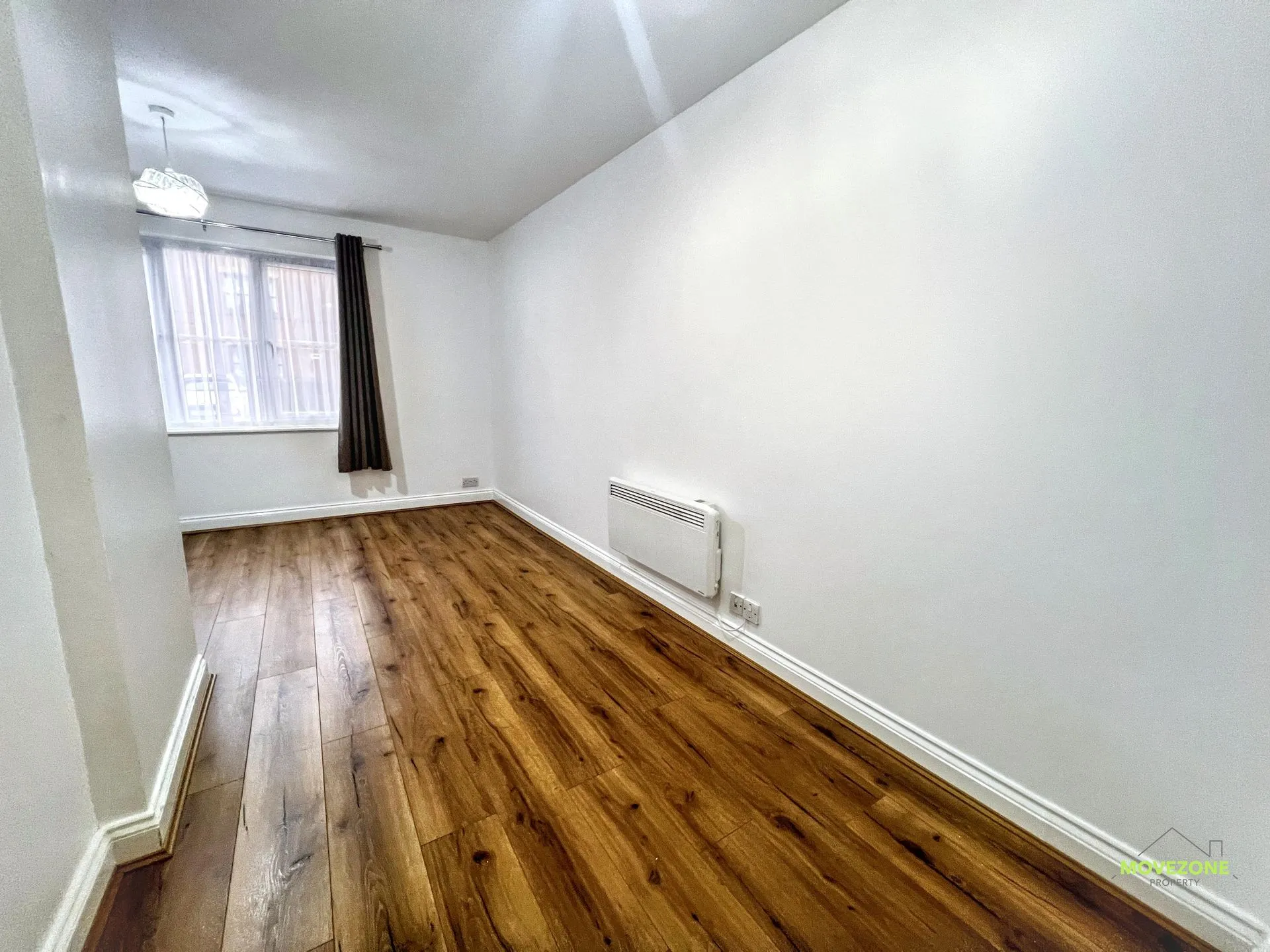 Flat Lowry Crescent in Greater London