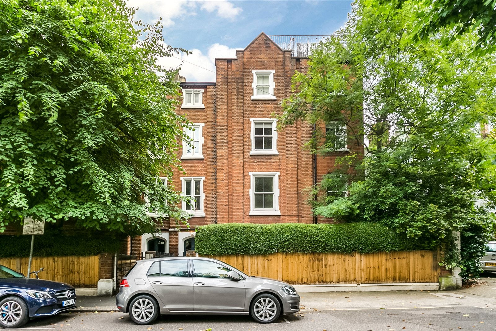House Peterborough Villas in Greater London
