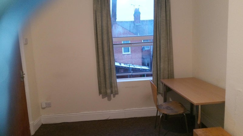 Room Beaconsfield Road in Leicester