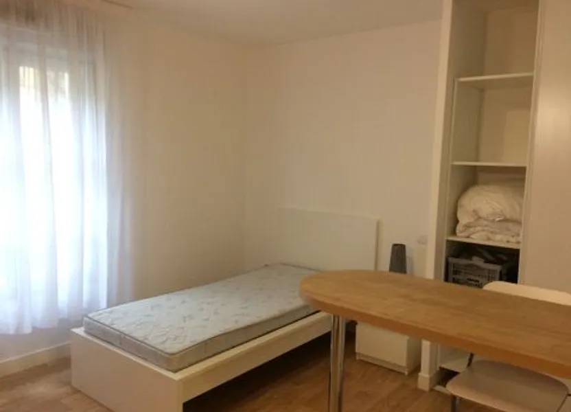 Room Rue de Bouvines in Compiègne