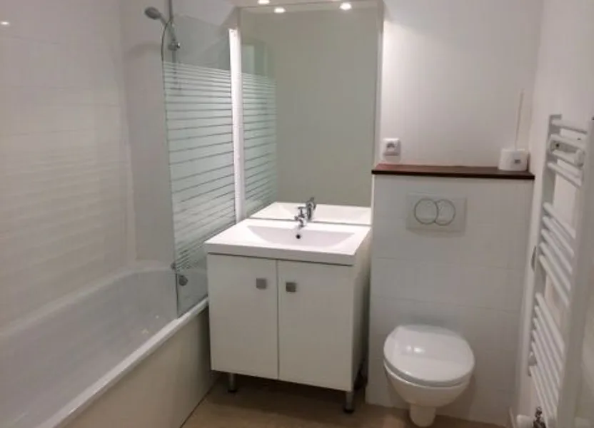 Room Rue de Bouvines in Compiègne