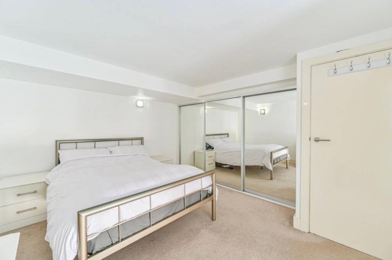 Room Duke of Wellington Avenue in Greater London